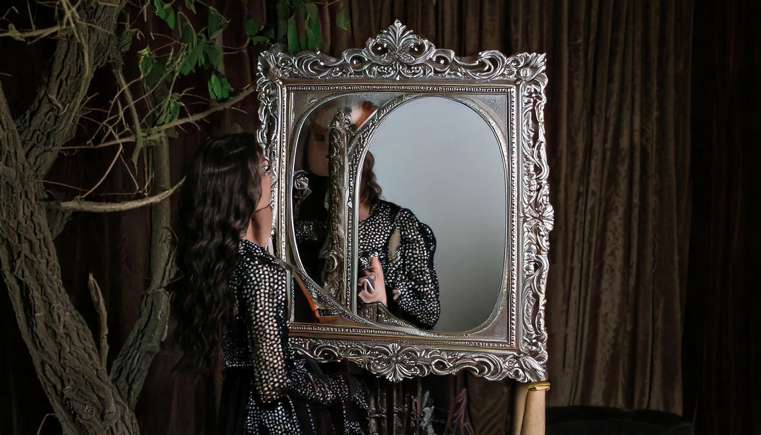 The Mirror's Hunt - Veda Yantra